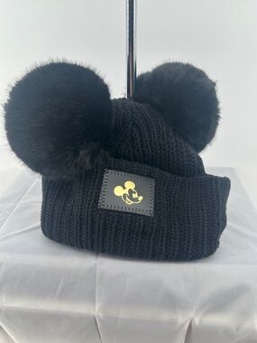 Disney × Love Your Melon Adult Chunky Knit Mickey Gold Foil
Double Pom Beanie